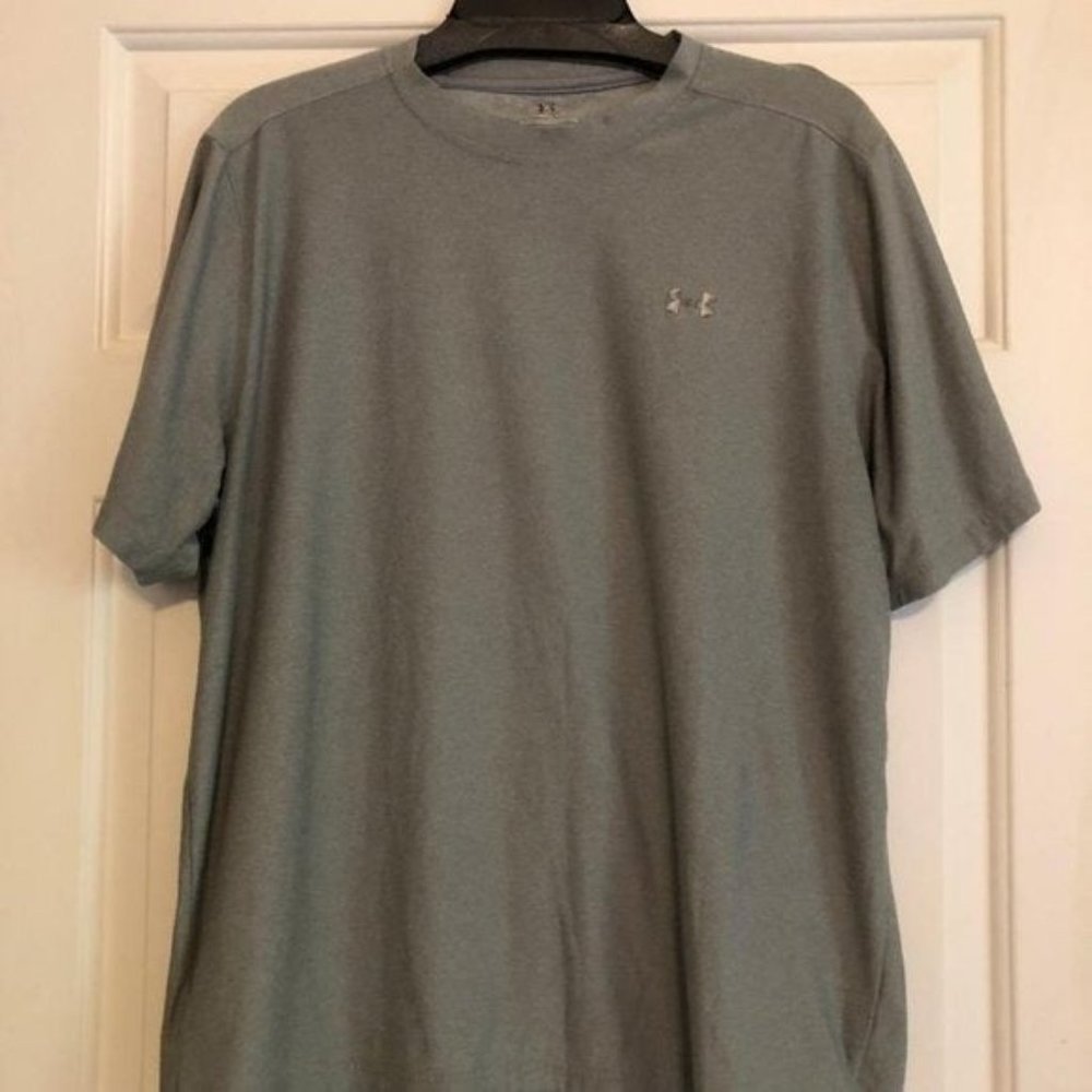 Mens Lg Under Armour gray shirt